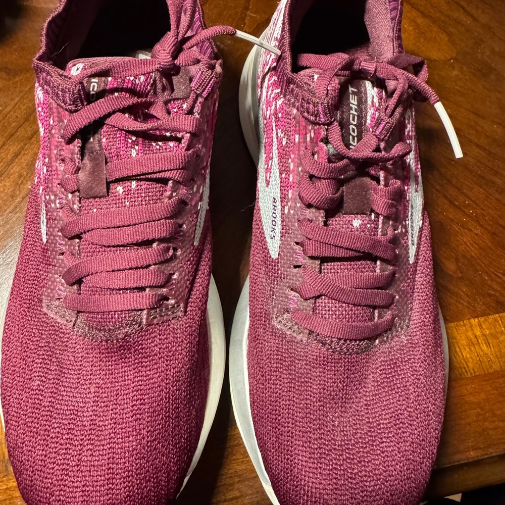 Brooks Women's Ricochet Burgundy Sneakers